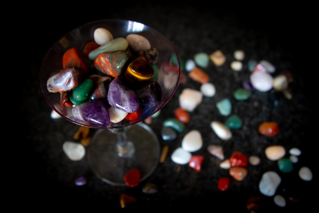 Assorted loose gemstones that help determine jewelry value